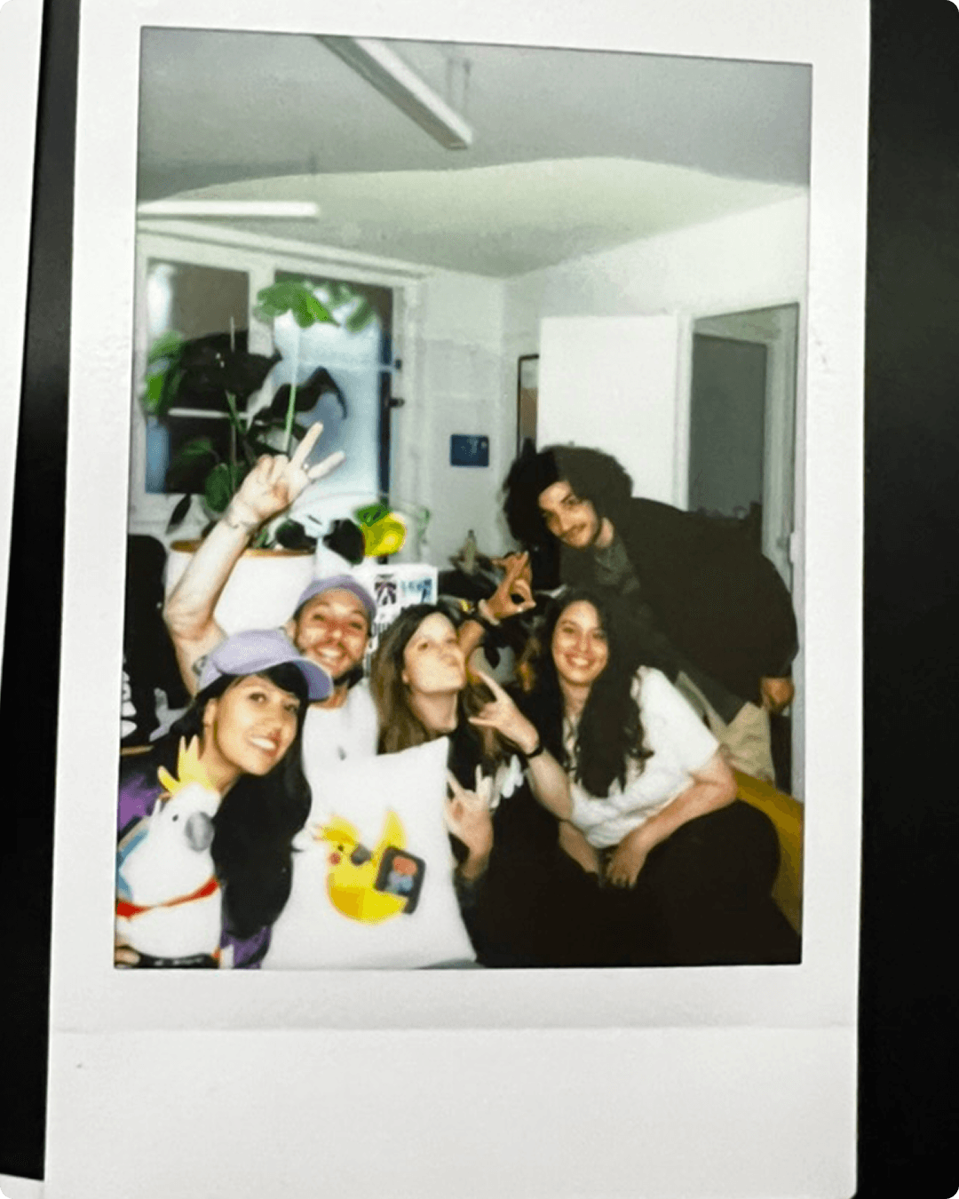 Polaroid d'un groupe de participants en fin de session